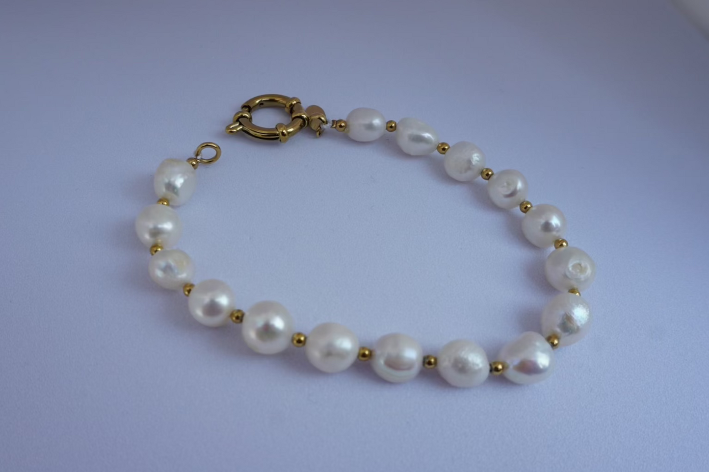 Full of pearls armband